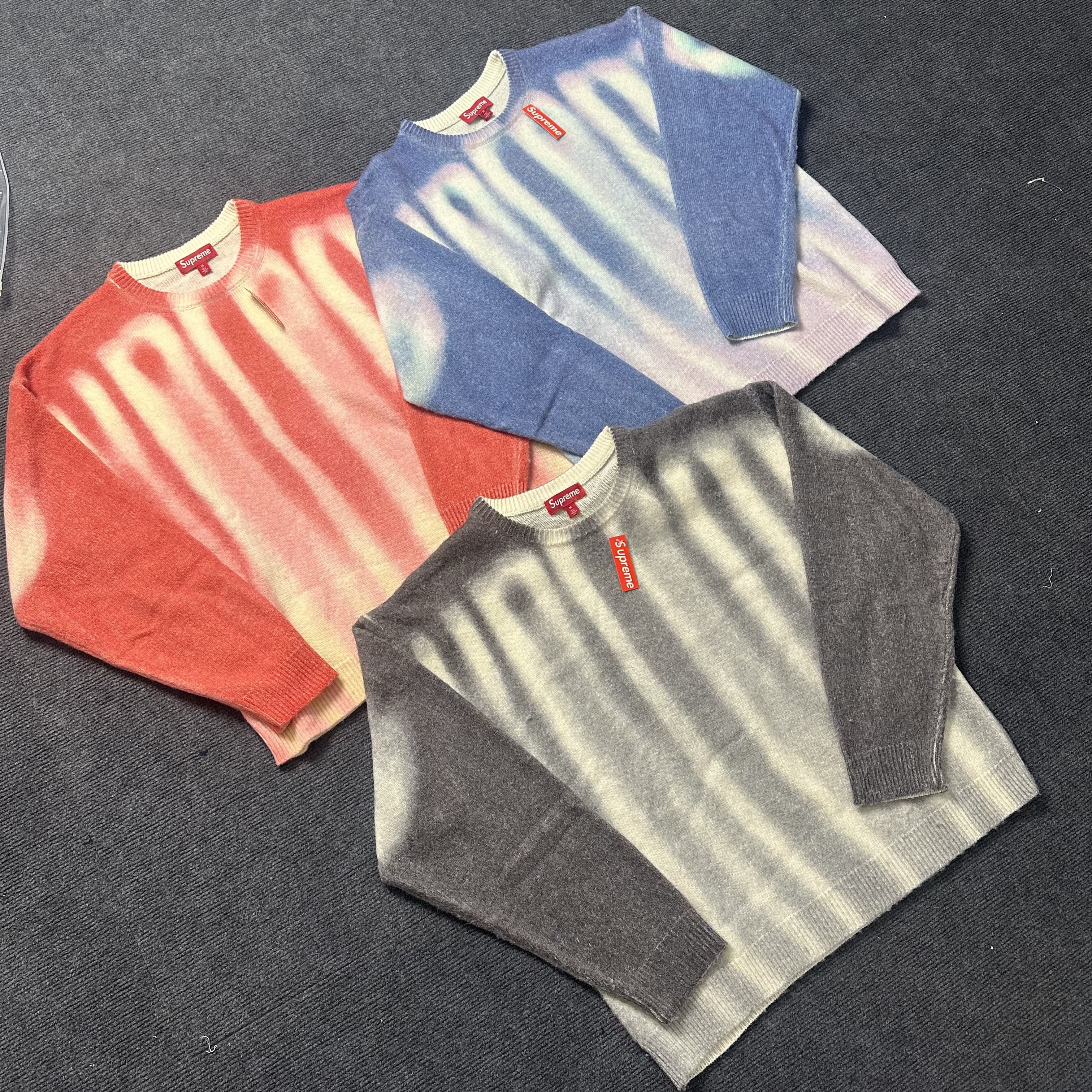 Supreme BLURRED LOGO SWEATER - OrientDig Spreadsheet