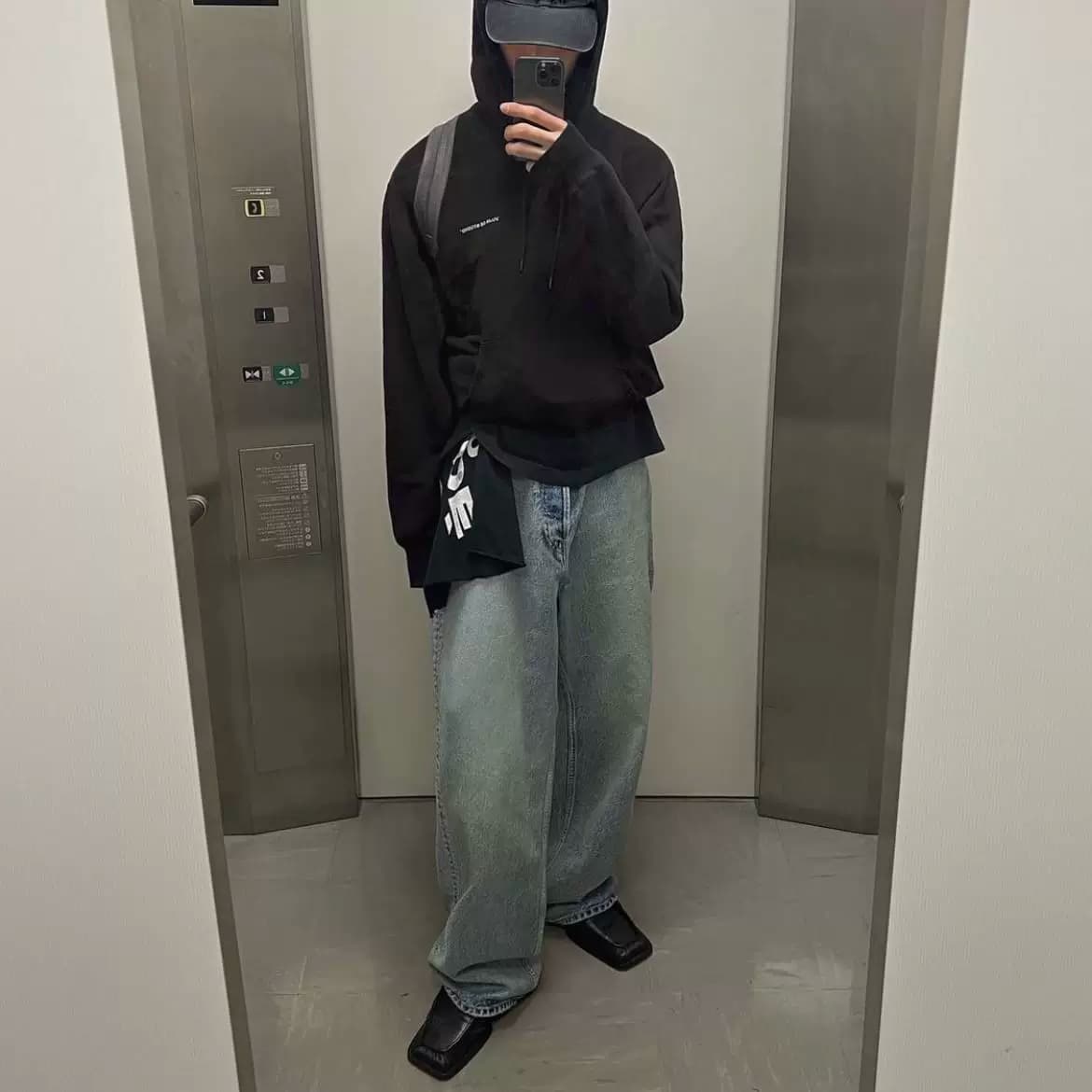 BALENCIAGA JEANS - Image 3