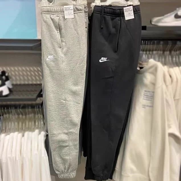 Nike sweatpants - Image 2